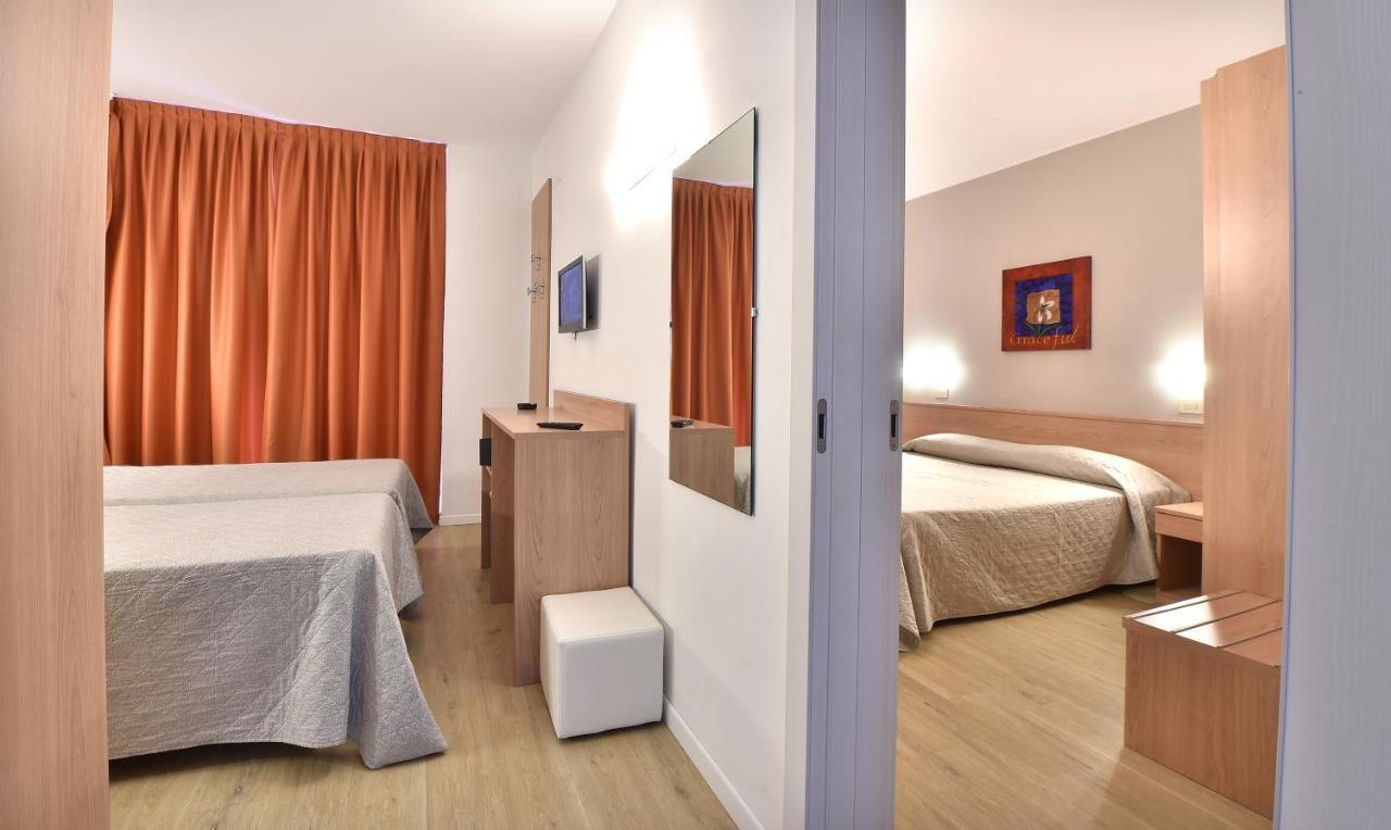 Hotel Meuble Nazionale Lignano Sabbiadoro Buitenkant foto