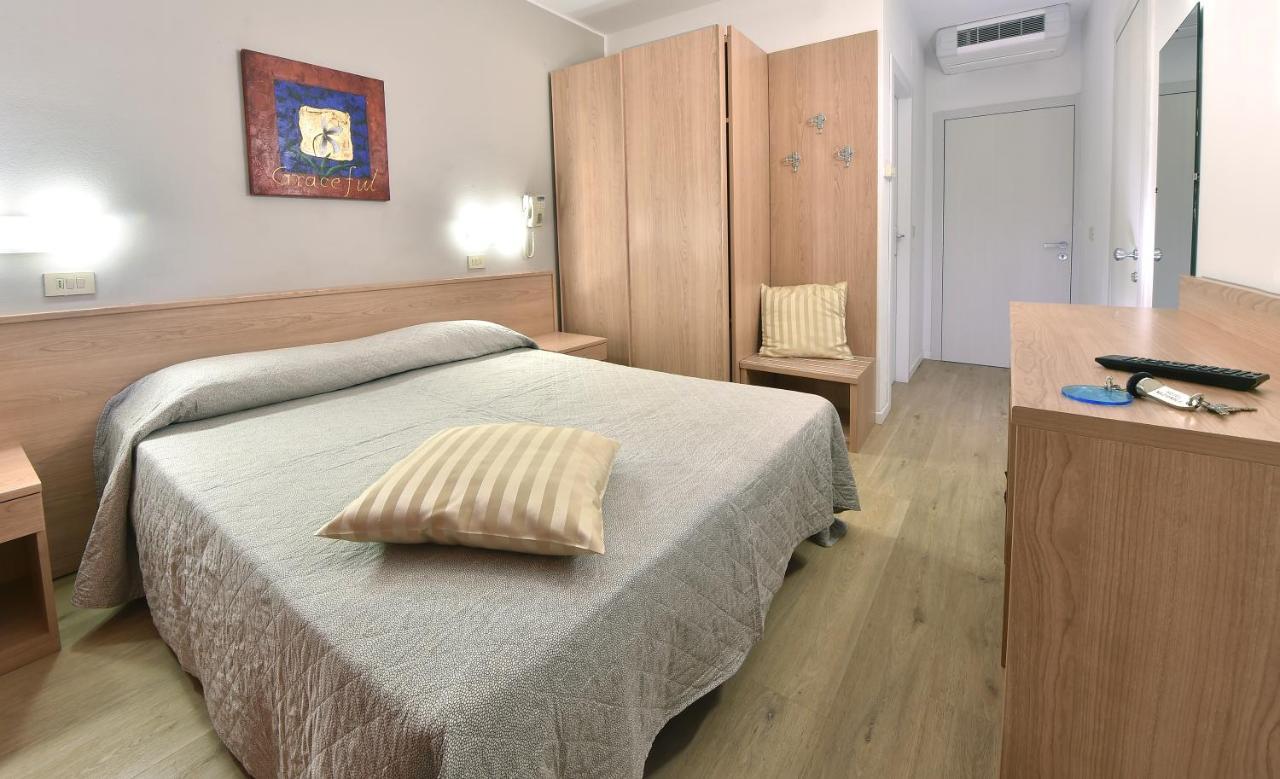 Hotel Meuble Nazionale Lignano Sabbiadoro Buitenkant foto
