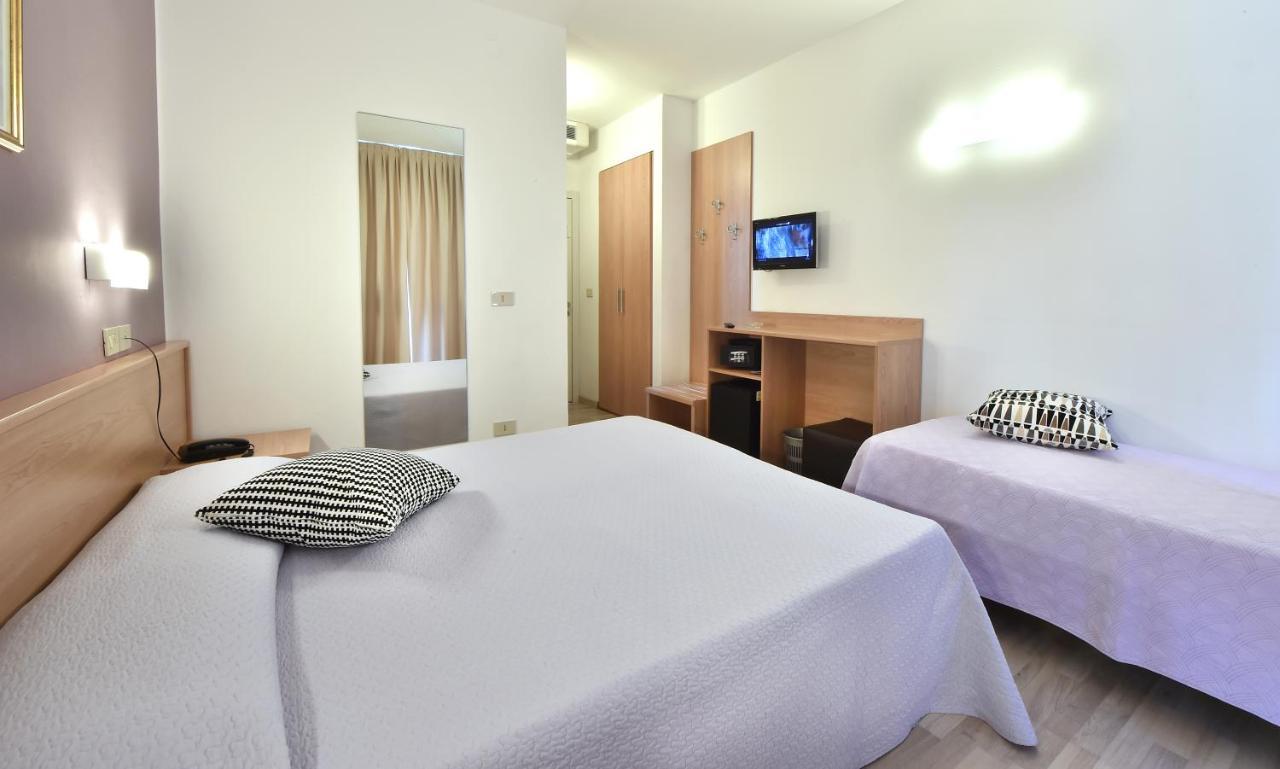 Hotel Meuble Nazionale Lignano Sabbiadoro Buitenkant foto