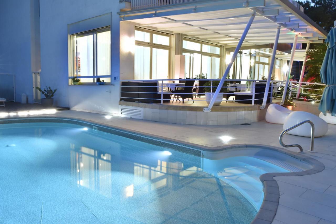 Hotel Meuble Nazionale Lignano Sabbiadoro Buitenkant foto