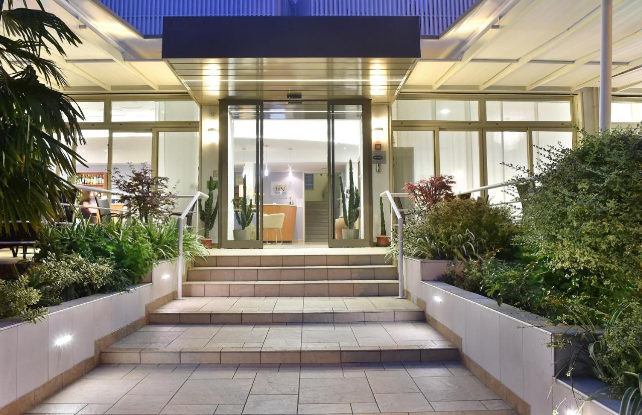 Hotel Meuble Nazionale Lignano Sabbiadoro Buitenkant foto