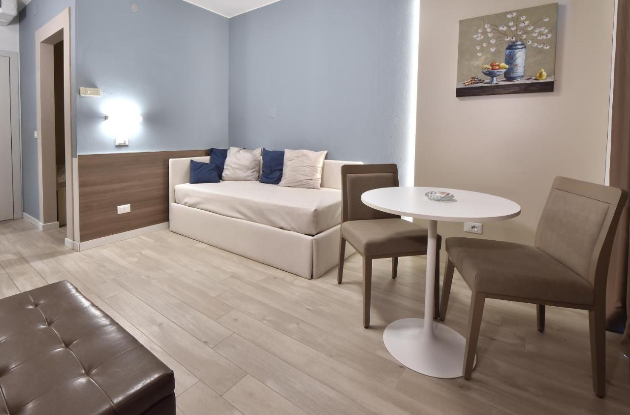 Hotel Meuble Nazionale Lignano Sabbiadoro Buitenkant foto