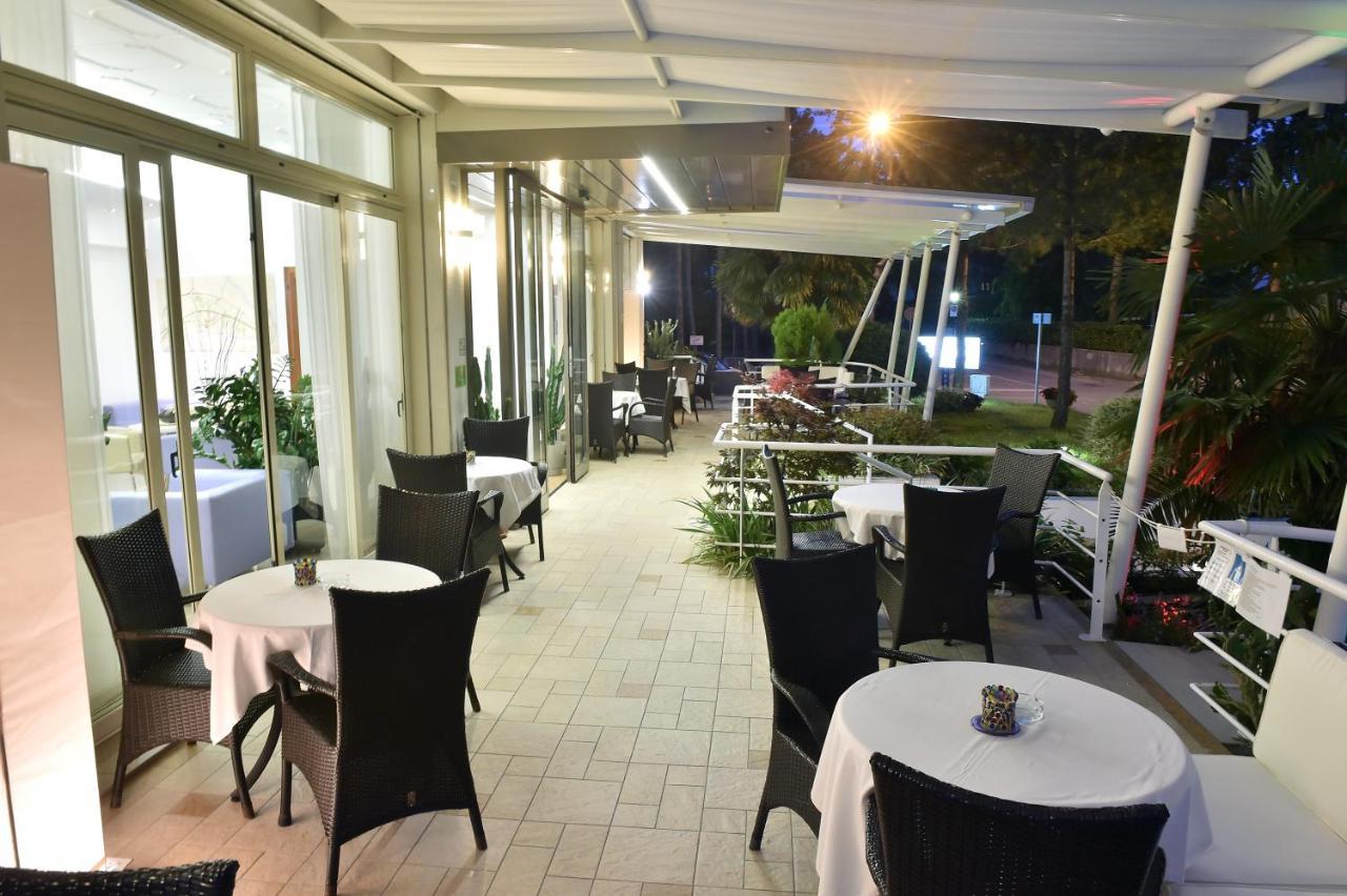 Hotel Meuble Nazionale Lignano Sabbiadoro Buitenkant foto