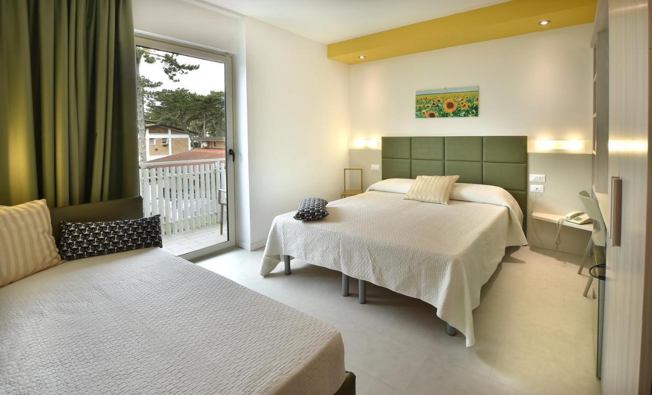 Hotel Meuble Nazionale Lignano Sabbiadoro Buitenkant foto