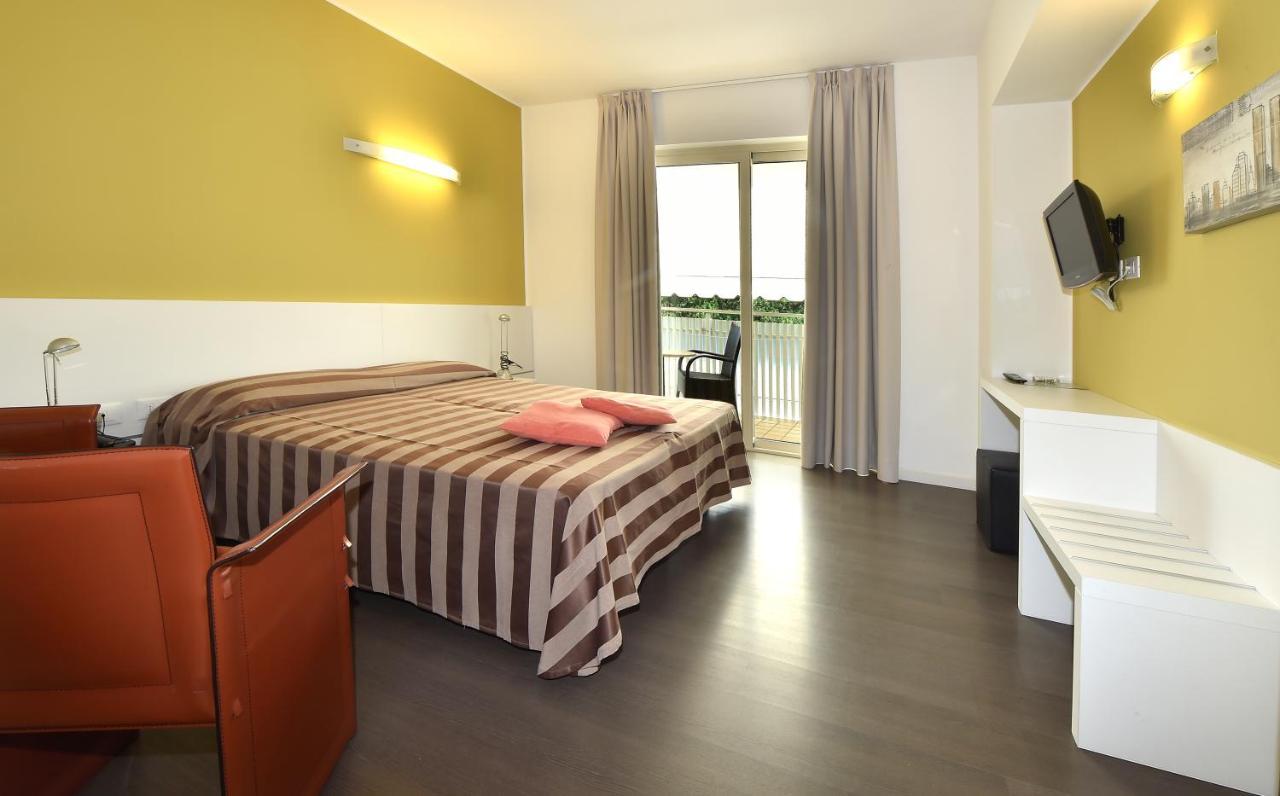 Hotel Meuble Nazionale Lignano Sabbiadoro Buitenkant foto