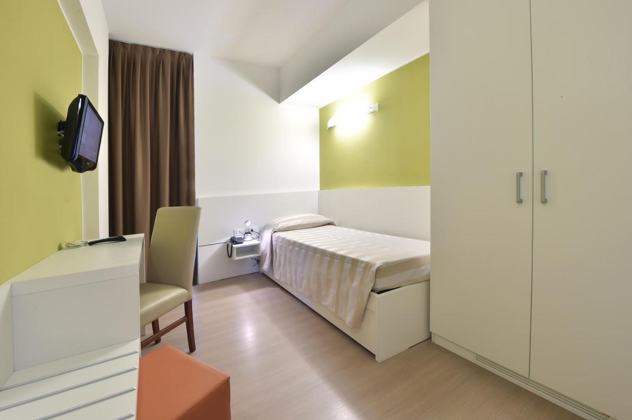 Hotel Meuble Nazionale Lignano Sabbiadoro Buitenkant foto