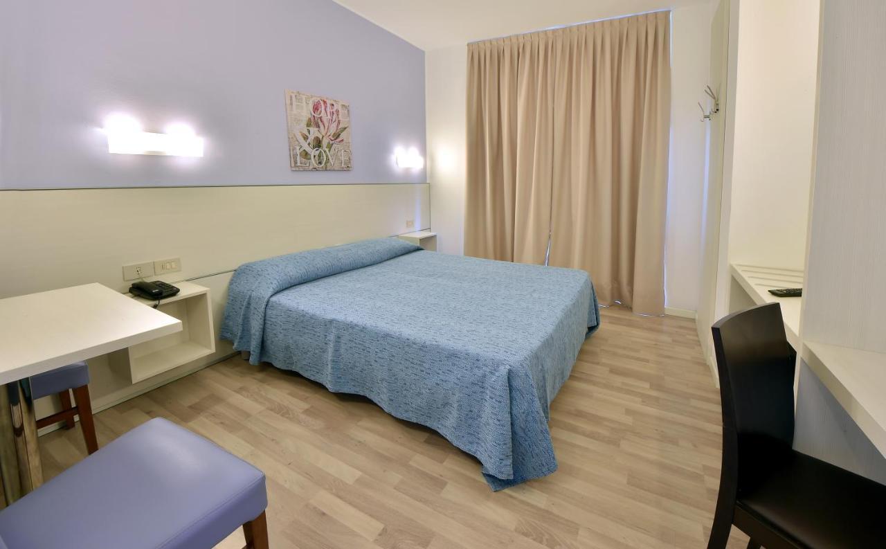 Hotel Meuble Nazionale Lignano Sabbiadoro Buitenkant foto