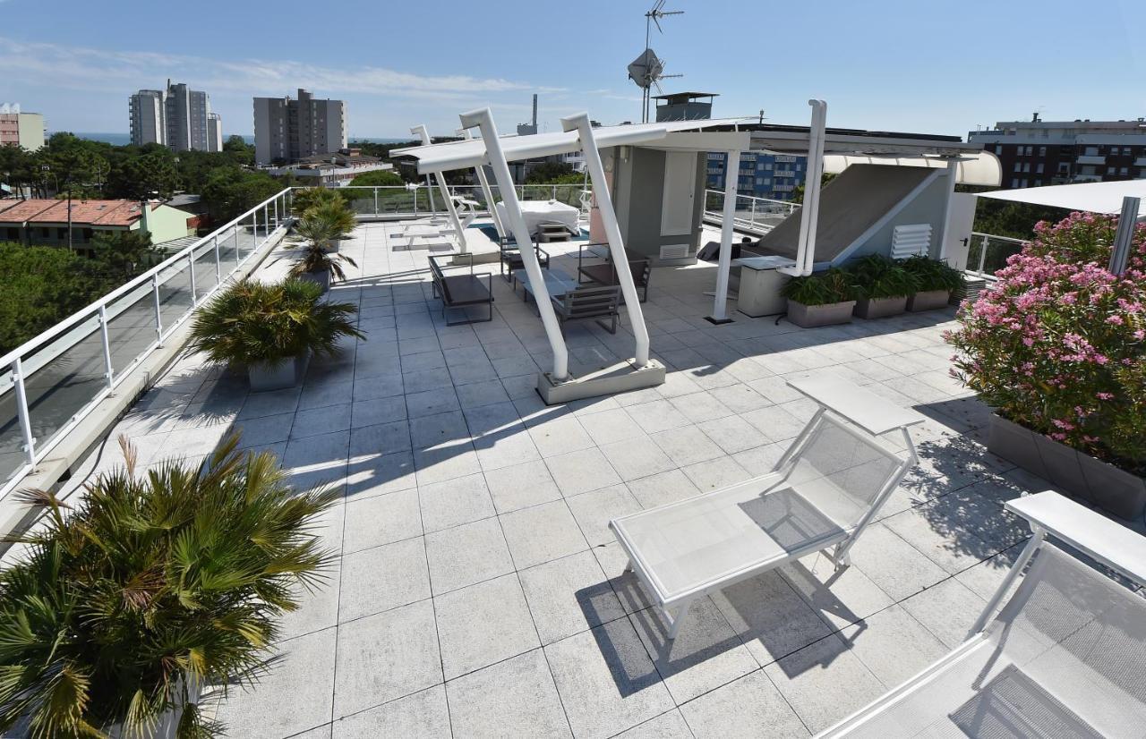 Hotel Meuble Nazionale Lignano Sabbiadoro Buitenkant foto