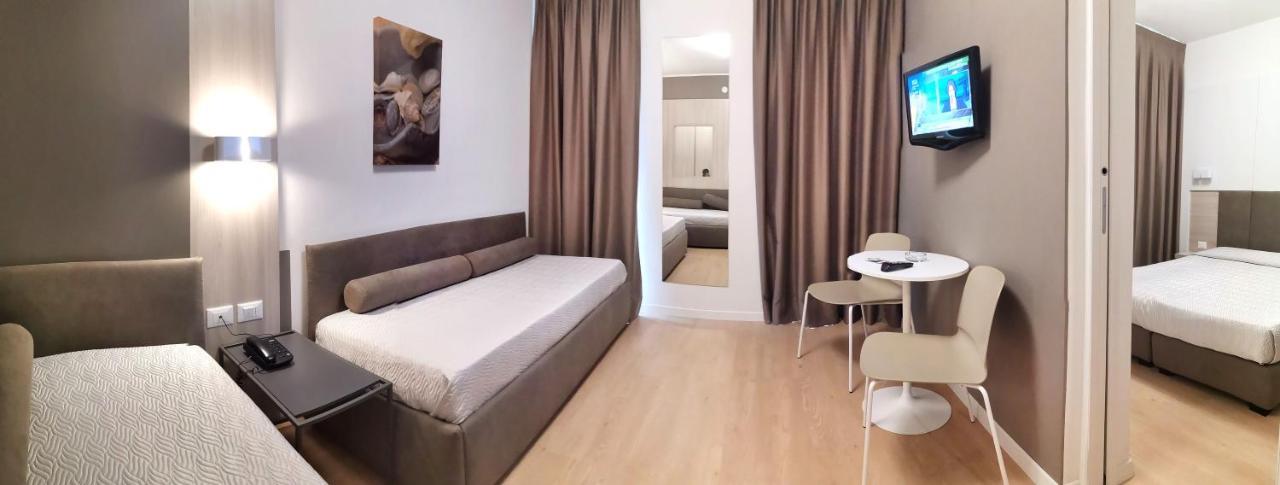 Hotel Meuble Nazionale Lignano Sabbiadoro Buitenkant foto