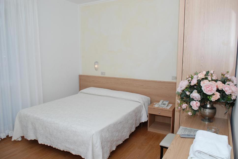 Hotel Meuble Nazionale Lignano Sabbiadoro Buitenkant foto