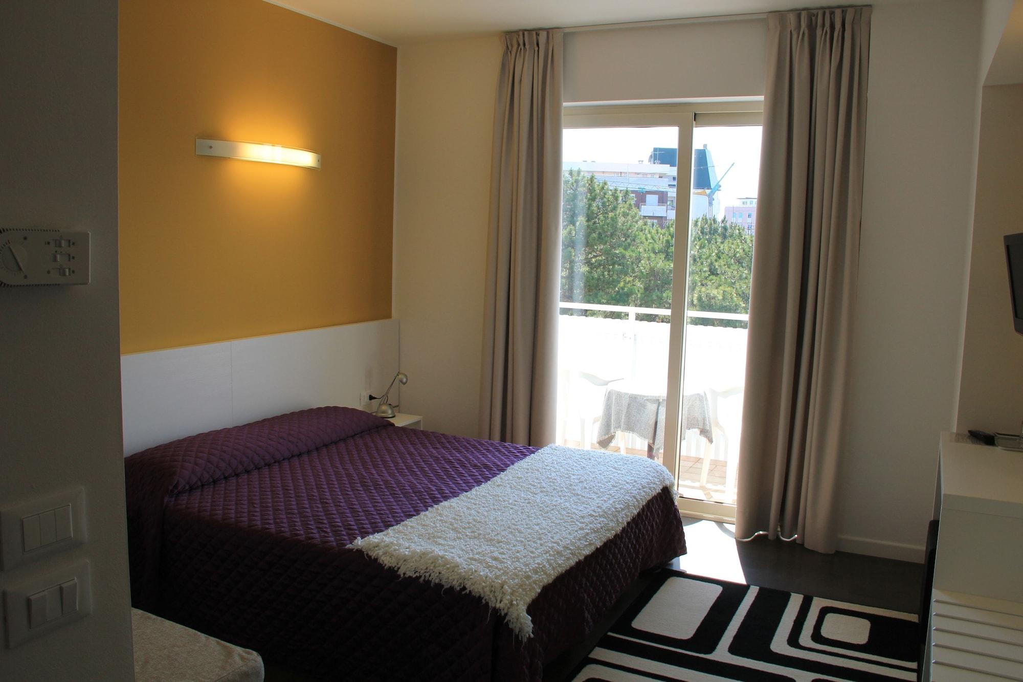 Hotel Meuble Nazionale Lignano Sabbiadoro Buitenkant foto