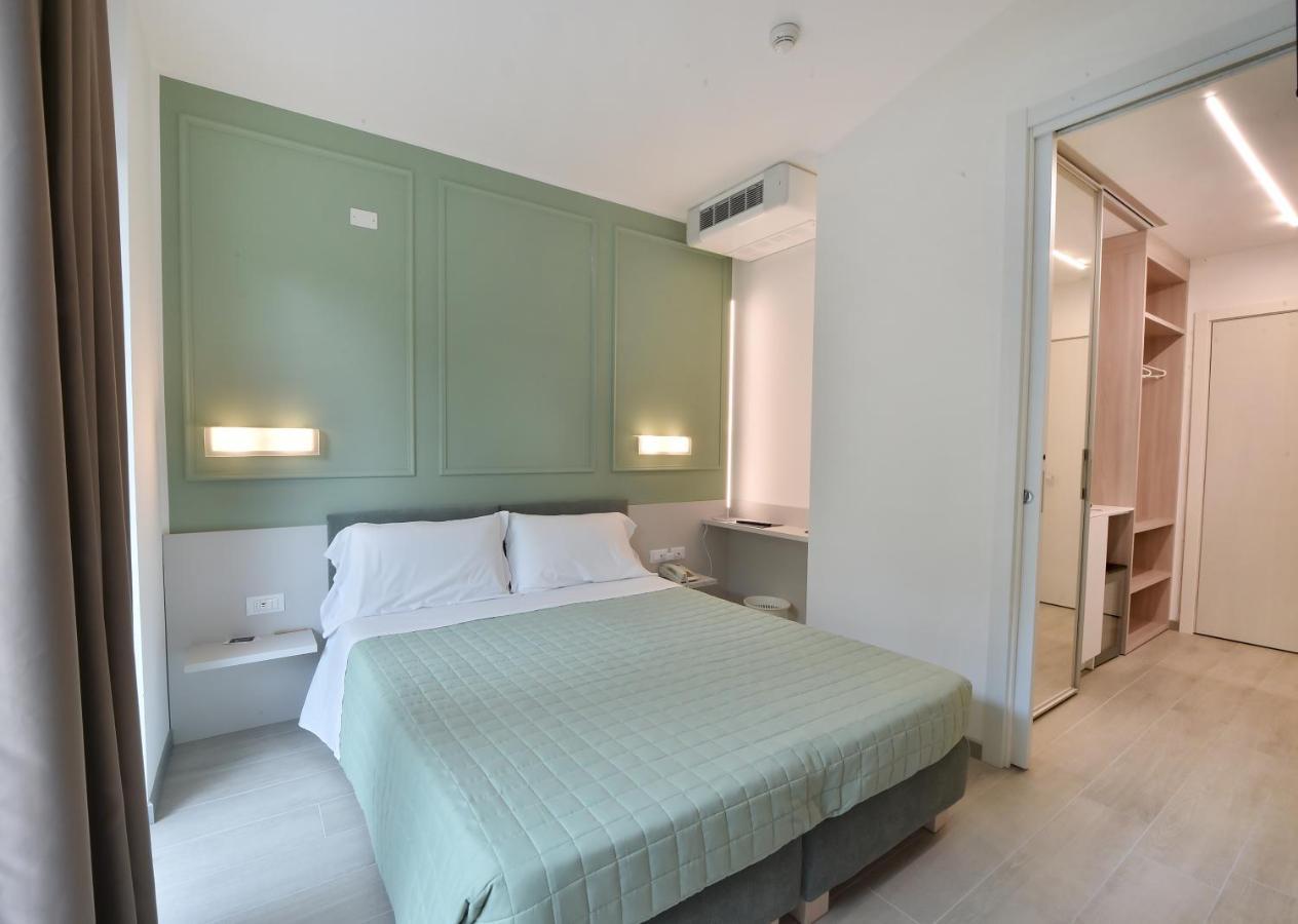Hotel Meuble Nazionale Lignano Sabbiadoro Buitenkant foto