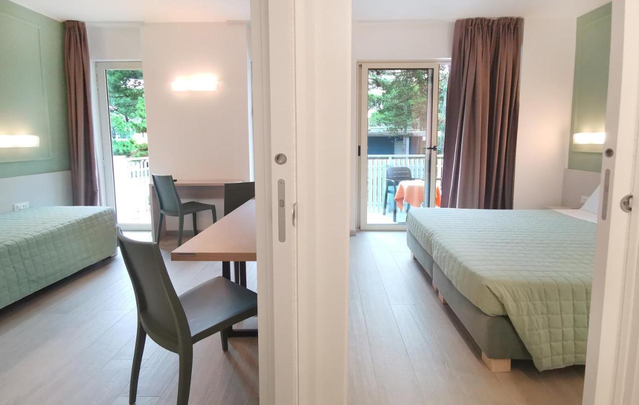 Hotel Meuble Nazionale Lignano Sabbiadoro Buitenkant foto