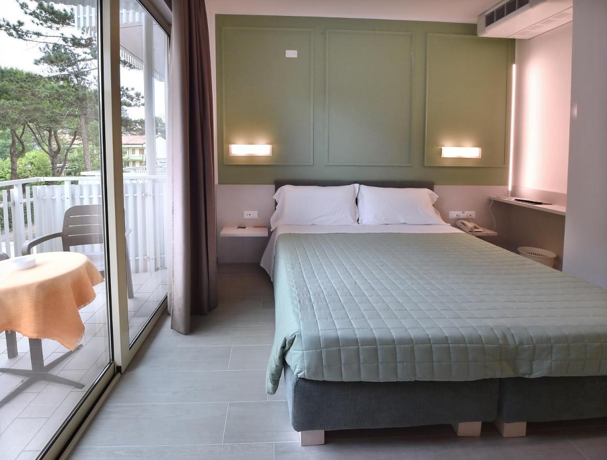 Hotel Meuble Nazionale Lignano Sabbiadoro Buitenkant foto
