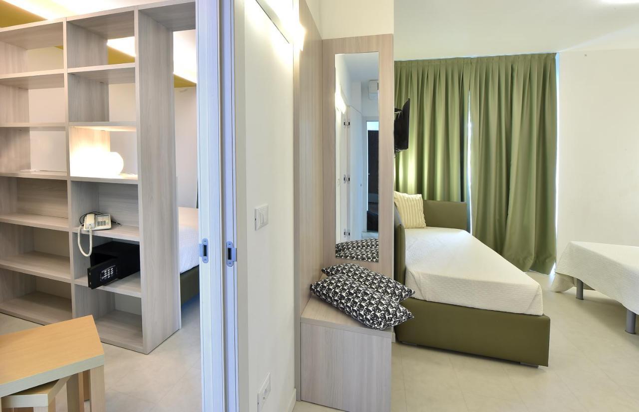 Hotel Meuble Nazionale Lignano Sabbiadoro Buitenkant foto