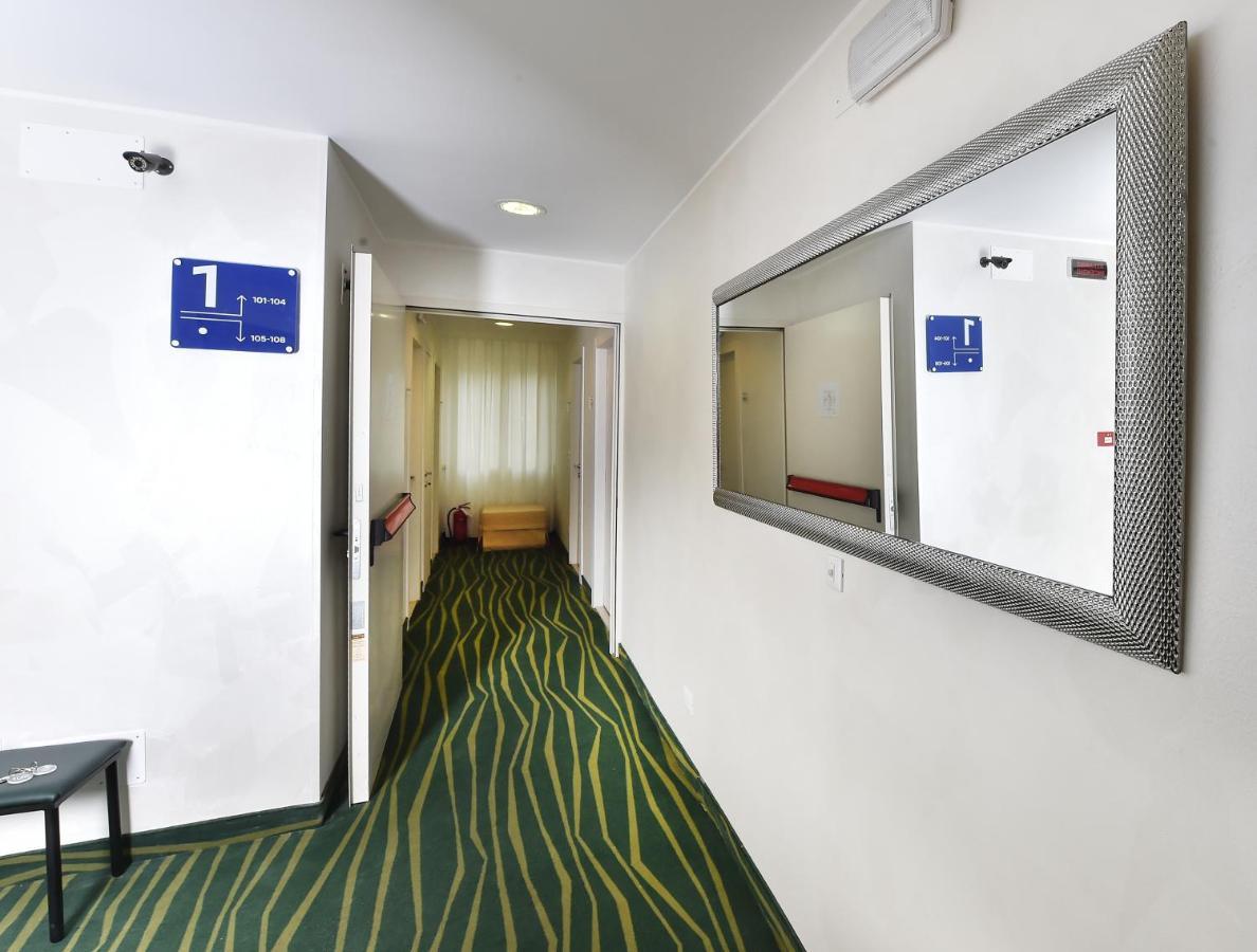 Hotel Meuble Nazionale Lignano Sabbiadoro Buitenkant foto