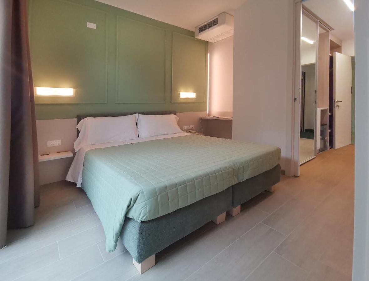 Hotel Meuble Nazionale Lignano Sabbiadoro Buitenkant foto