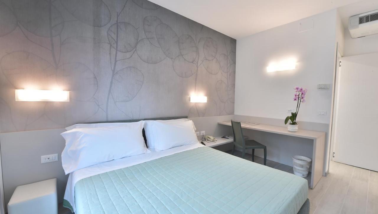Hotel Meuble Nazionale Lignano Sabbiadoro Buitenkant foto