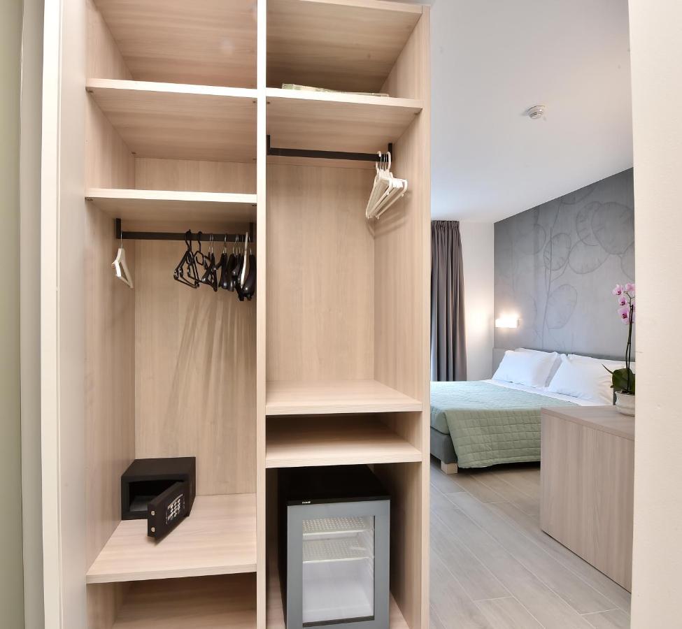 Hotel Meuble Nazionale Lignano Sabbiadoro Buitenkant foto