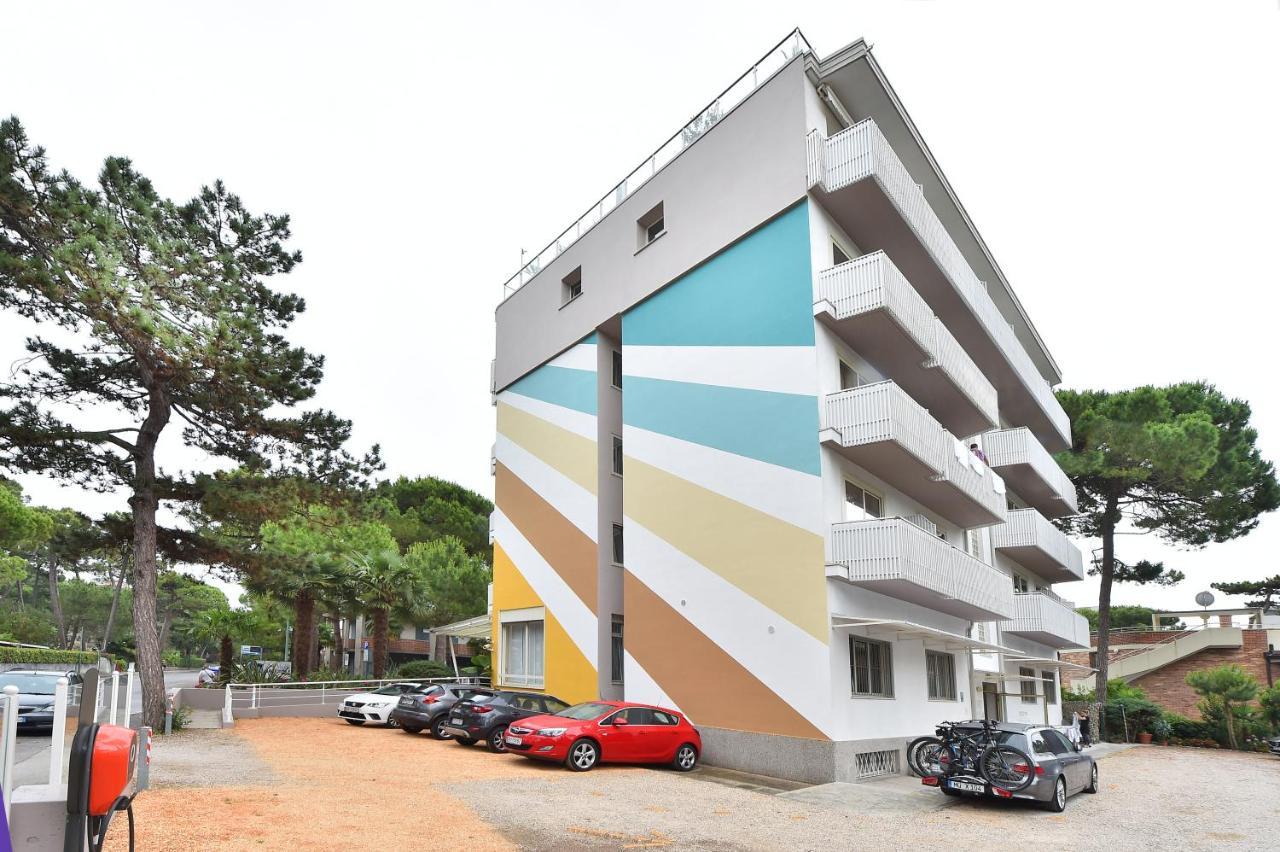 Hotel Meuble Nazionale Lignano Sabbiadoro Buitenkant foto