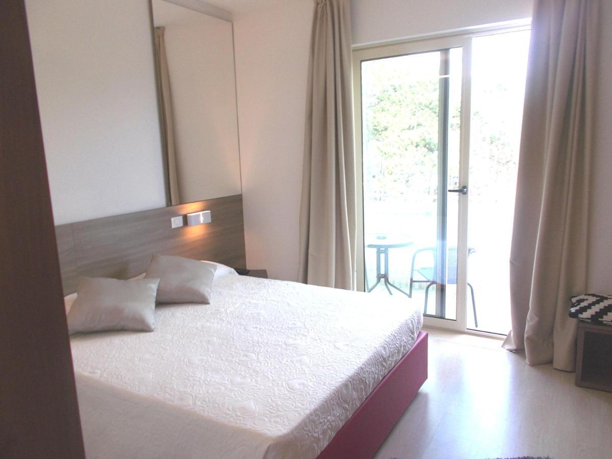 Hotel Meuble Nazionale Lignano Sabbiadoro Buitenkant foto